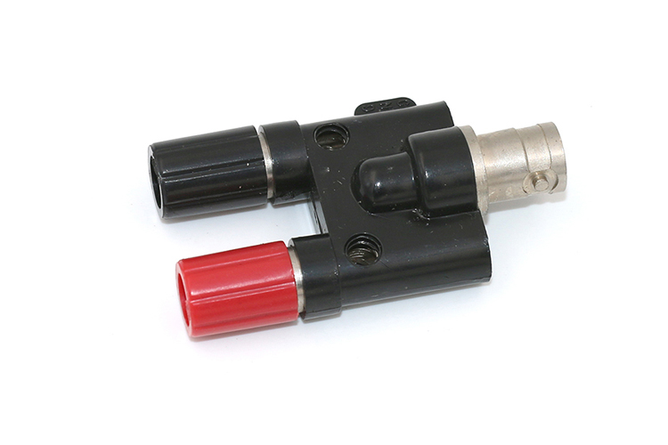 艾邁斯轉(zhuǎn)換插頭BNC母轉(zhuǎn)2*4mm接線柱面板插座間距19mm銅鍍鎳AMASS 21.134